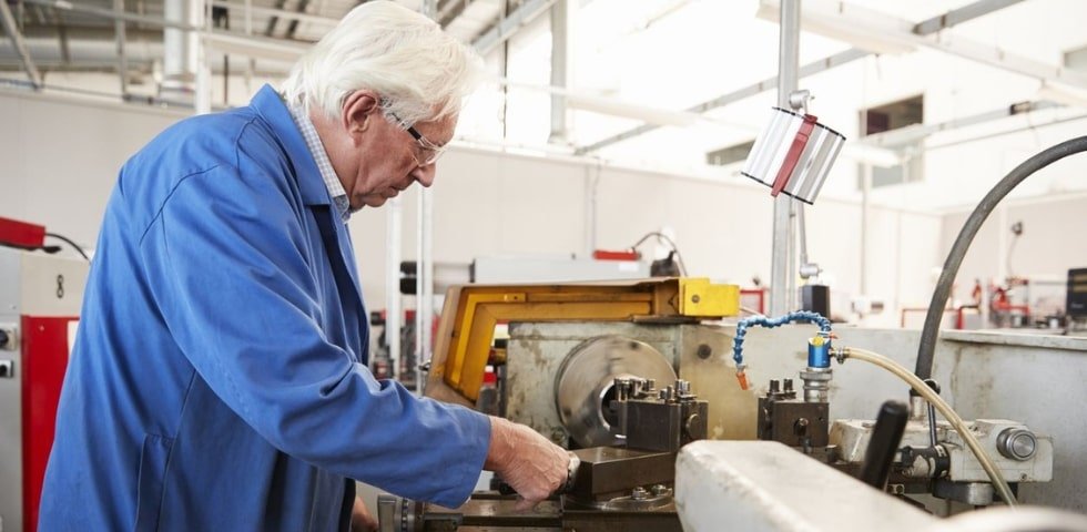 Die richtige Maschinenleuchte finden - Worauf Industrieunternehmen achten sollten-min