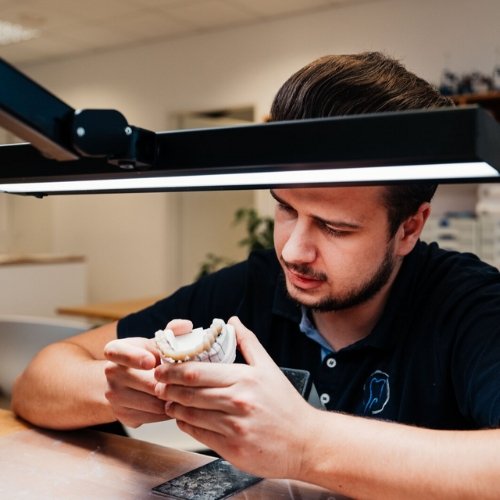 Ideales Licht fürs Dentallabor