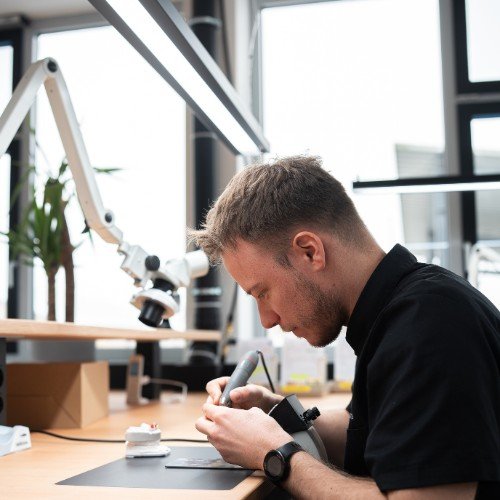 LED Pendelleuchte für Zahntechniker für präzises Arbeiten