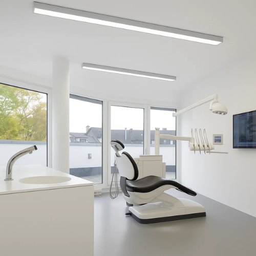 Starke Beleuchtung für den Behandlungsraum