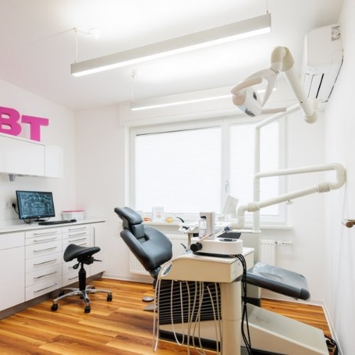 Zahnarztpraxis Behandlungsraumleuchte-2